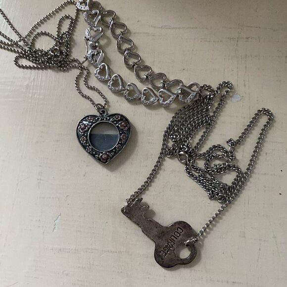 Key to your heart jewelry lot - 2 necklaces, 1 bracelet, pierced earrings - Picture 2 of 16
